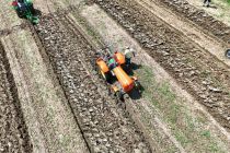 Tekmovanje v oranju s traktorji starodobniki