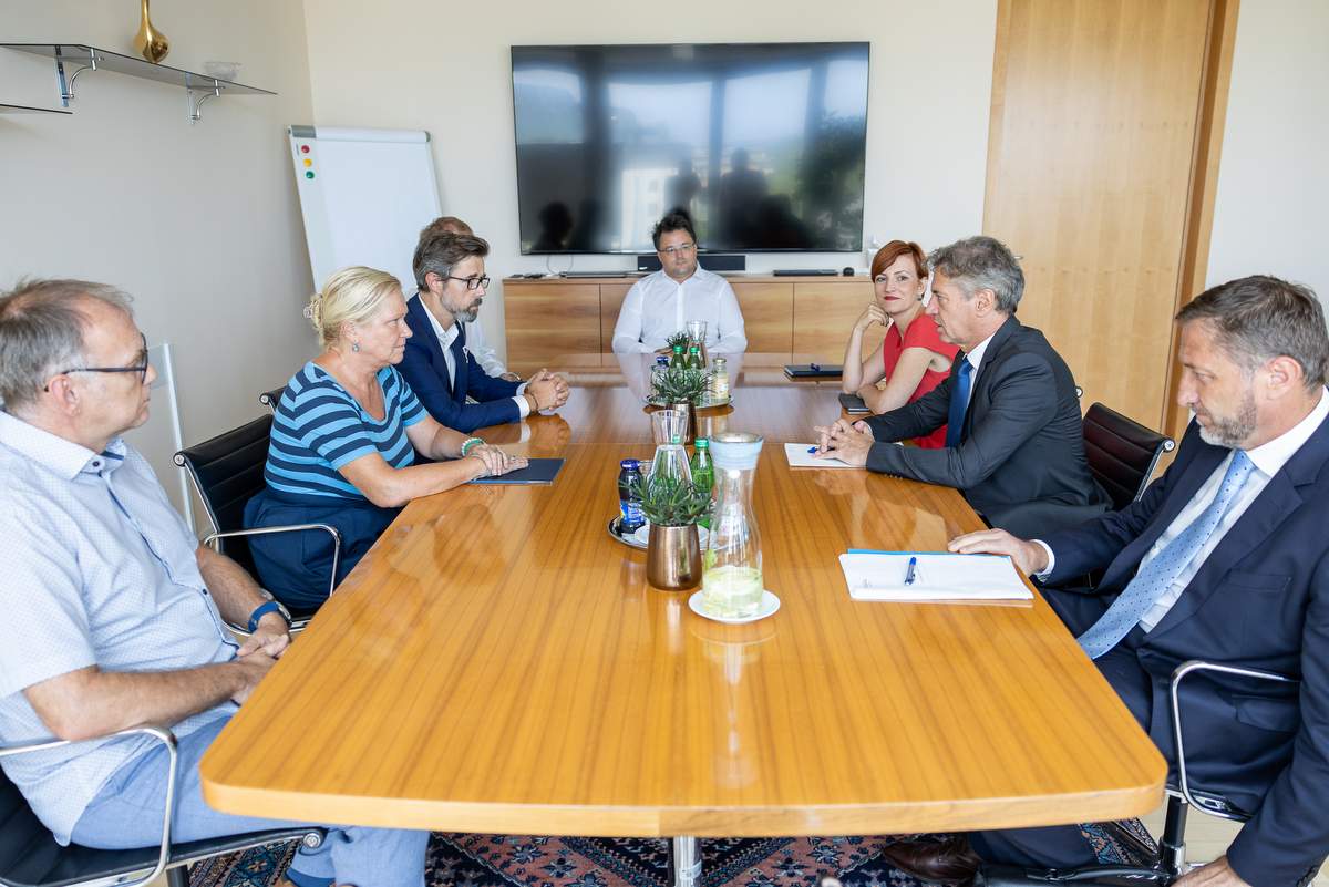 Predsednik vlade dr. Robert Golob se je srečal z vodstvom RTV Slovenija, foto: Žan Kolman