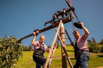 Postavljanje klopotca pod mariborsko Kalvarijo