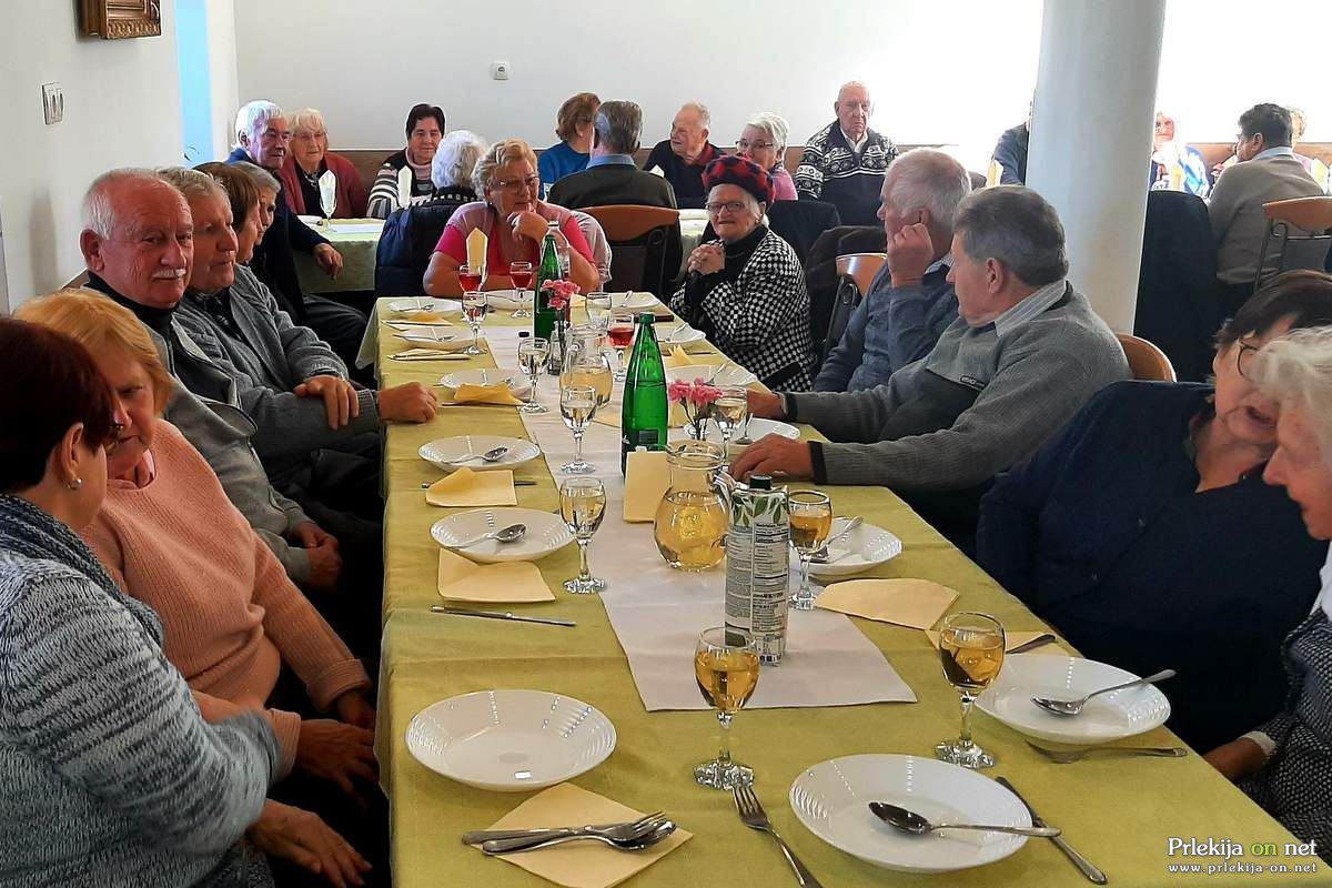 Srečanje starejših krajanov pri Mali Nedelji