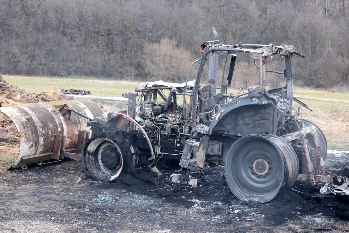 Traktor je zgorel, foto: PU Murska Sobota