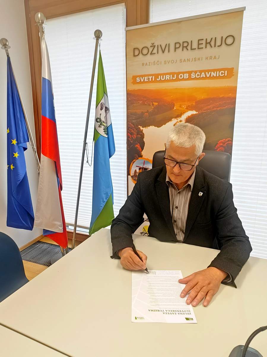 Župan Občine Sveti Jurij ob Ščavnici, Andrej Vrzel, je podpisal Zeleno zavezo slovenskega turizma Župan Občine Sveti Jurij ob Ščavnici, Andrej Vrzel, je podpisal Zeleno zavezo slovenskega turizma