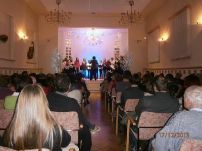 Mladinski pevski zbor na Božičnem koncertu
