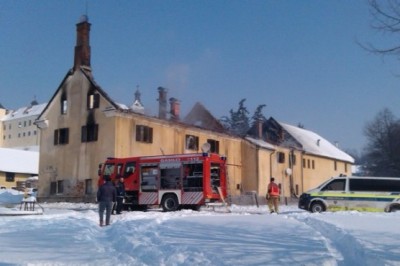 Požar je uničil večstanovanjsko hišo