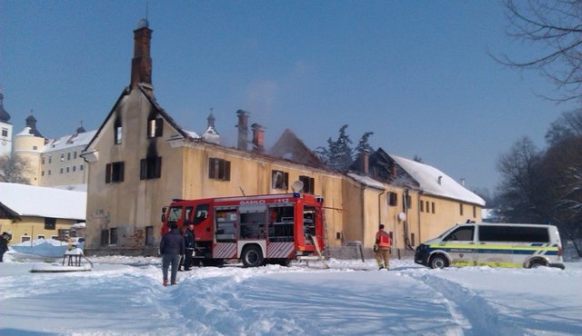Požar je uničil večstanovanjsko hišo